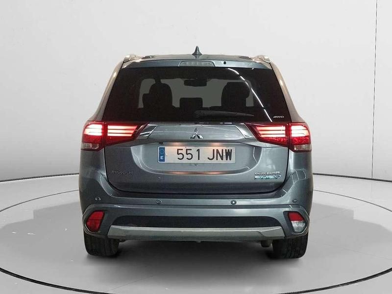 Usado Mitsubishi Outlander P-HEV 203 CV (149 kW) 2016 Gris SUV