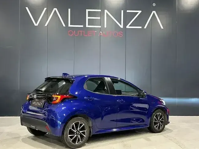Usado Toyota Yaris 125 CV (91 kW) 2021 Azul Utilitario