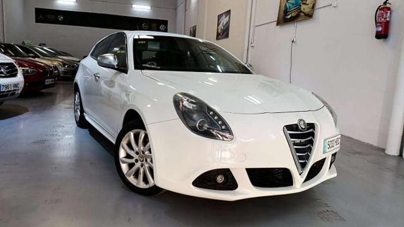Blanco Usado 2011 Alfa Romeo Giulietta Progression Utilitario | 6400 € (Buen precio) - Imagen 1/4