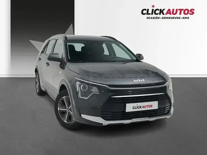 Usado Kia Niro 129 CV (94 kW) 2025 Gris / plata SUV