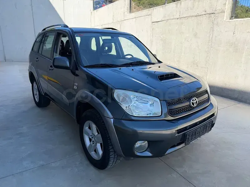 Usado Toyota RAV4 Executive 116 CV (85 kW) 2005 Gris / plata SUV