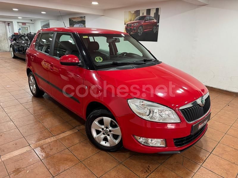 Rojo Usado 2011 Skoda Fabia Style Berlina | 4490 € - Imagen 1/4