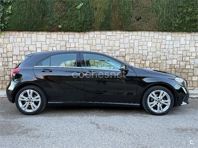 Usado Mercedes A180 109 CV (80 kW) 2018 Negro Berlina