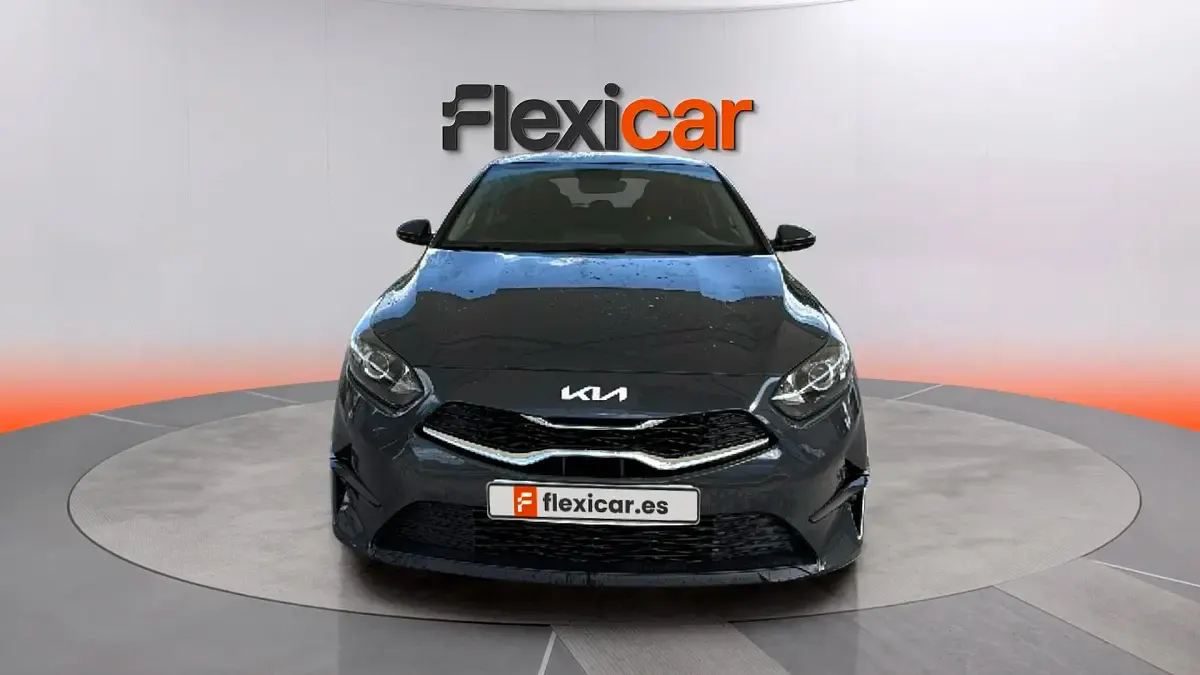 Occasion Kia Ceed 136 PK (100 kW) 2023 Grijs Hatchback