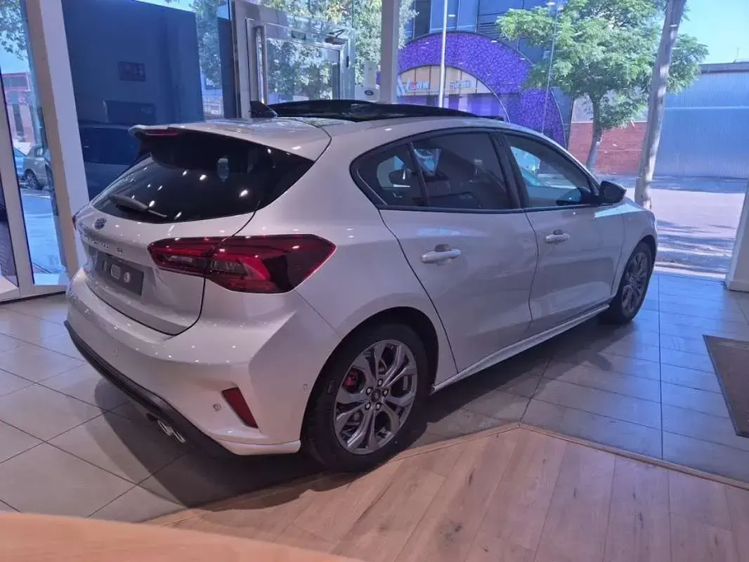 Nuevo Ford Focus ST-Line X 125 CV (91 kW) 2025 Plateado Utilitario