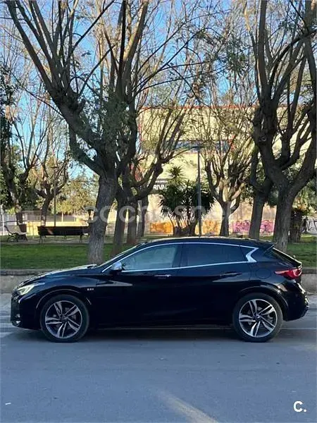 Usado Infiniti QX30 Premium 170 CV (125 kW) 2016 Negro SUV