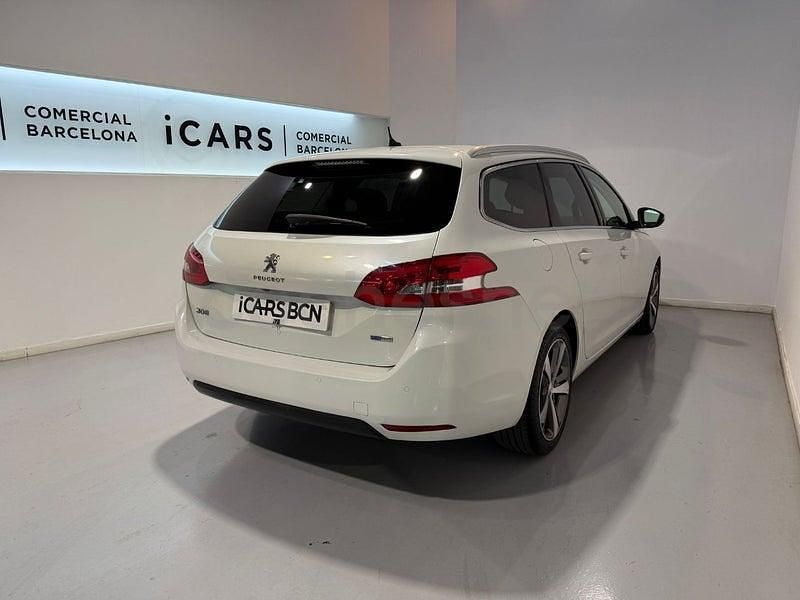 Usado Peugeot 308 Active 130 CV (95 kW) 2017 Gris / plata Berlina