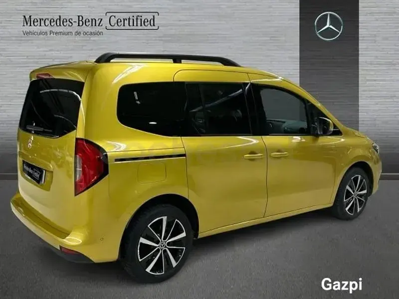 Usado Mercedes T180 116 CV (85 kW) 2023 Amarillo Monovolumen