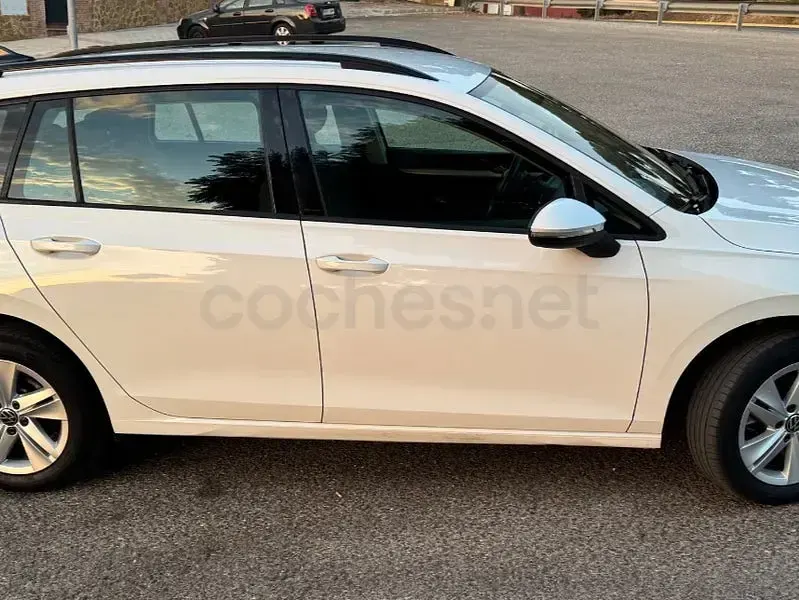 Usado VW Golf VIII 115 CV (84 kW) 2022 Blanco Familiar