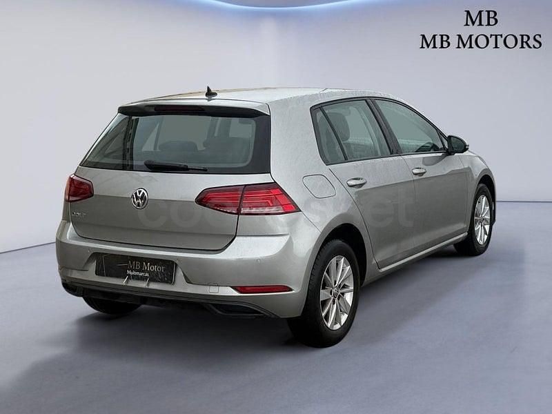 Usado VW Golf VII Advance 115 CV (84 kW) 2020 Gris / plata Berlina