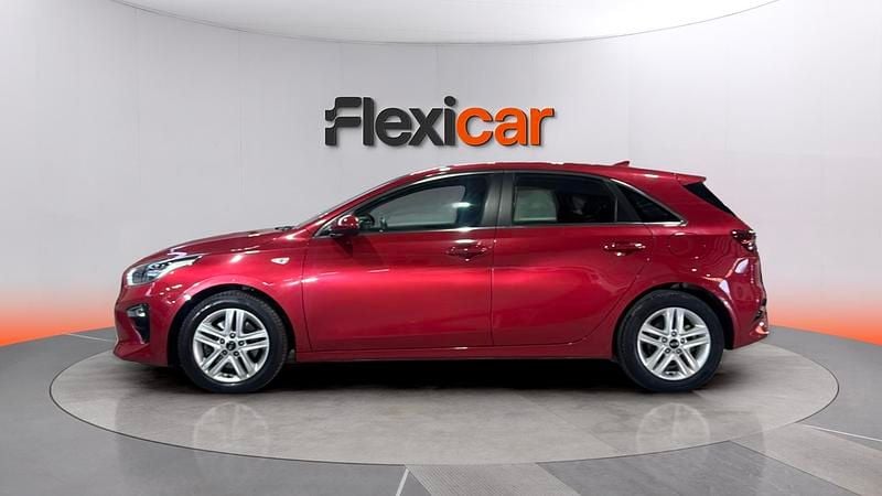 Używany Kia Ceed 120 KM (88 kW) 2021 Czerwony Hatchback