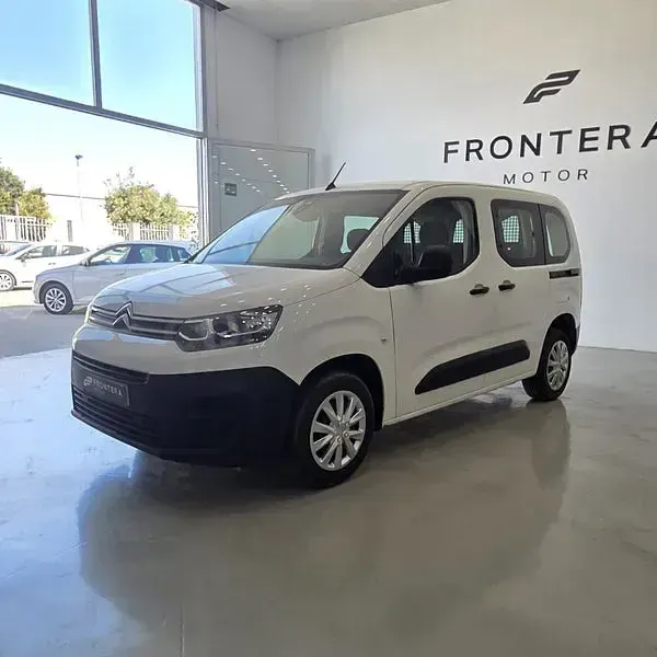 Usado Citroën Berlingo Live 102 CV (75 kW) 2022 Blanco Monovolumen