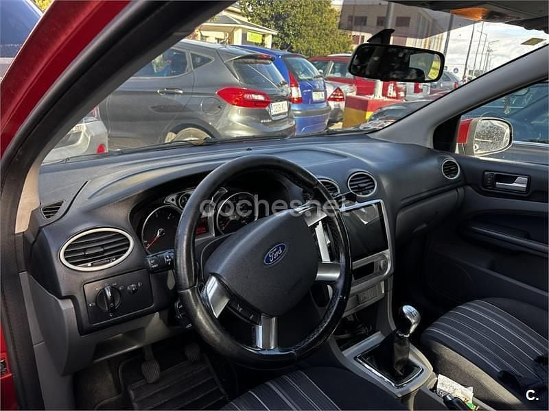Usado Ford Focus Titanium 90 CV (66 kW) 2009 Rojo Berlina