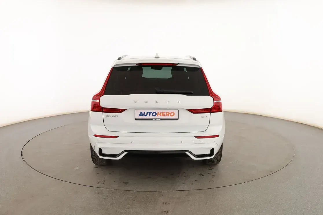 Usado Volvo XC60 R-Design 197 CV (144 kW) 2021 Blanco SUV