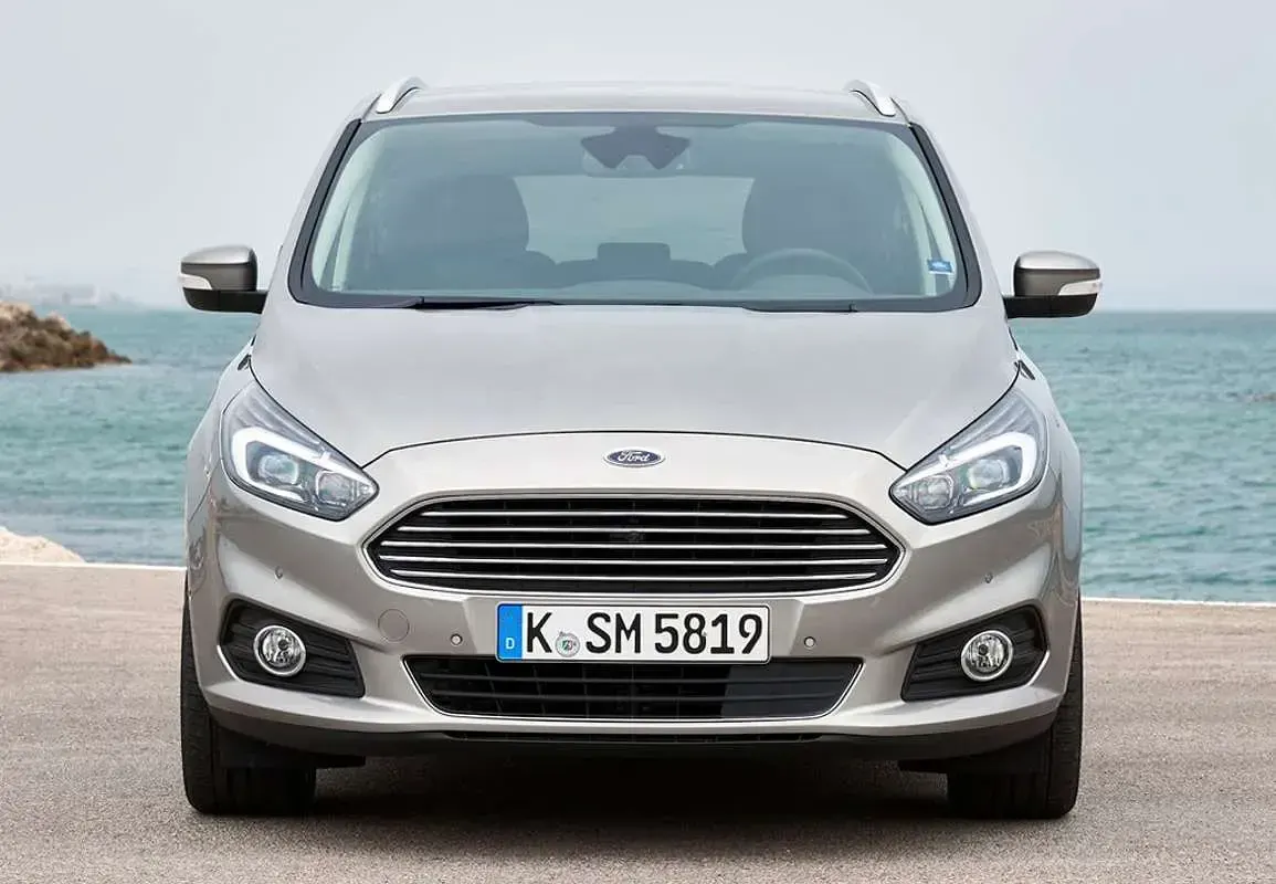 Usado Ford S-MAX ST-Line 190 CV (139 kW) 2023 Negro Monovolumen