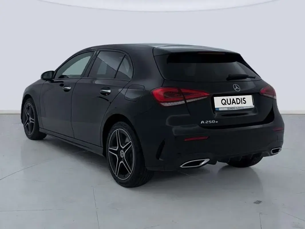 Usado Mercedes A250 218 CV (160 kW) 2022 Negro Utilitario