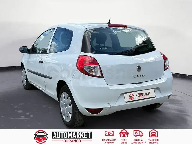 Usado Renault Clio II Expression 75 CV (55 kW) 2010 Blanco Utilitario