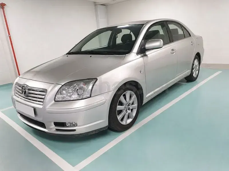 Usado Toyota Avensis Sol 129 CV (94 kW) 2003 Beige Berlina