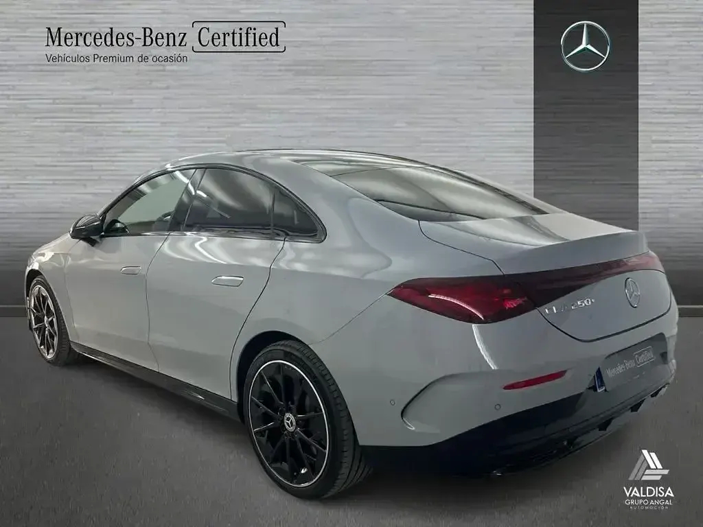 Usado Mercedes CLA 250+ 200 kW (272 CV) 2026 Gris Berlina