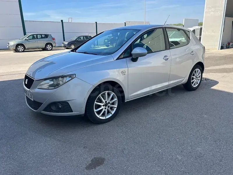 Usado Seat Ibiza Style 105 CV (77 kW) 2011 Gris / plata Berlina