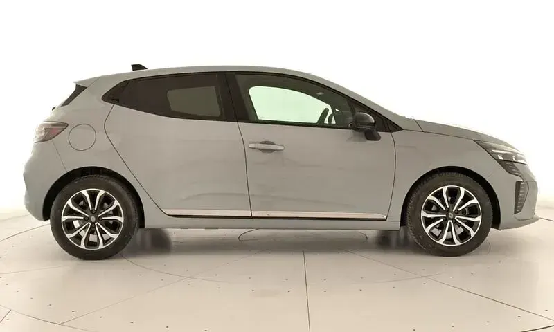 Usado Renault Clio V Techno 101 CV (74 kW) 2025 Gris Berlina