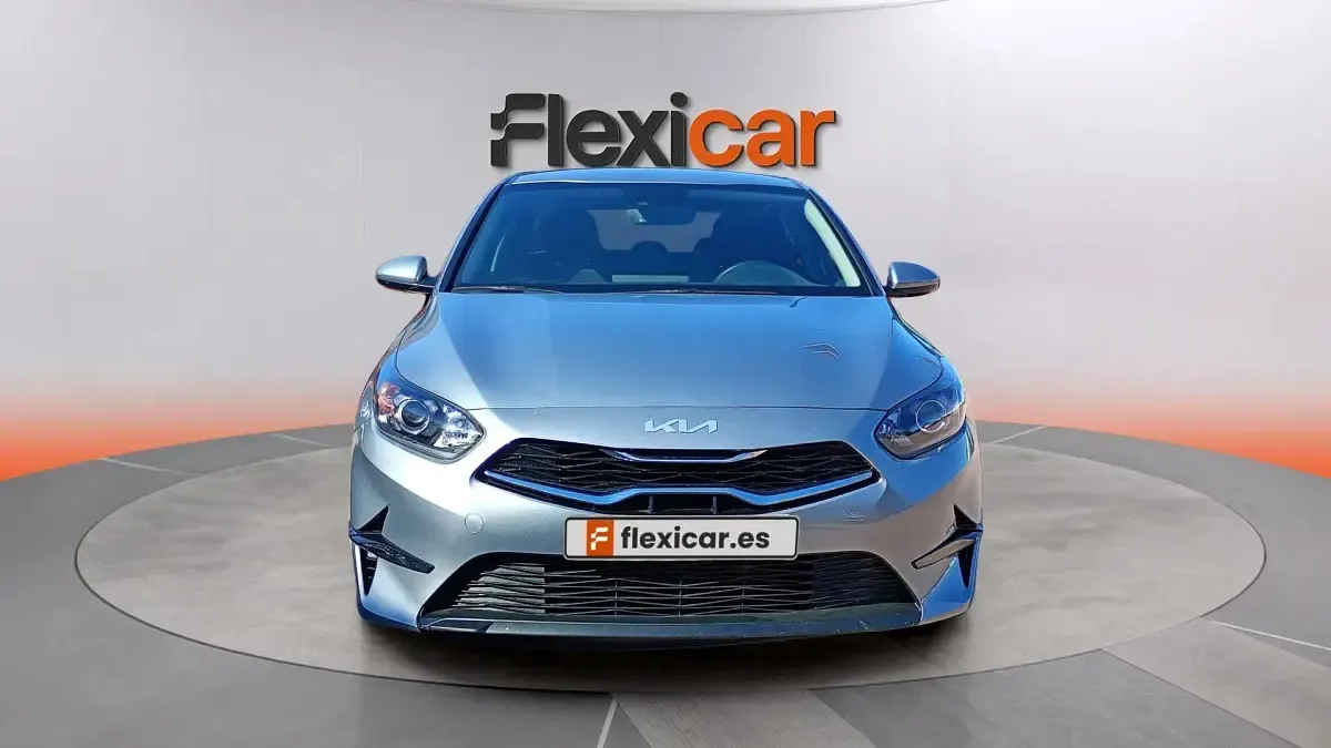 Usado Kia Ceed 136 CV (100 kW) 2023 Gris Utilitario