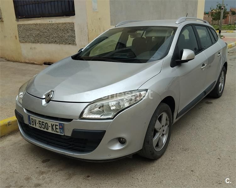 Usado Renault Mégane Dynamique 105 CV (77 kW) 2011 Gris / plata Berlina