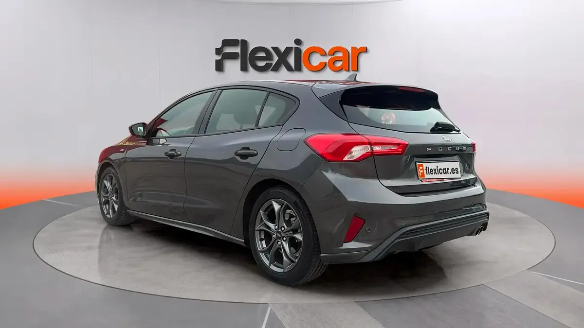 Usado Ford Focus ST-Line 125 CV (91 kW) 2019 Gris Berlina