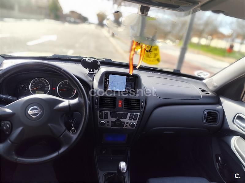 Usado Nissan Almera 98 CV (72 kW) 2004 Beige Berlina