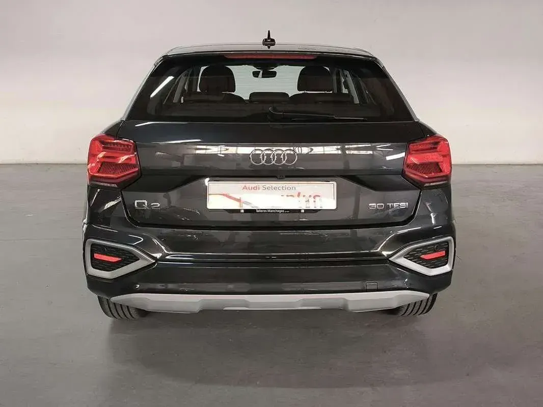 Usado Audi Q2 Advanced Plus 116 CV (85 kW) 2026 Gris SUV