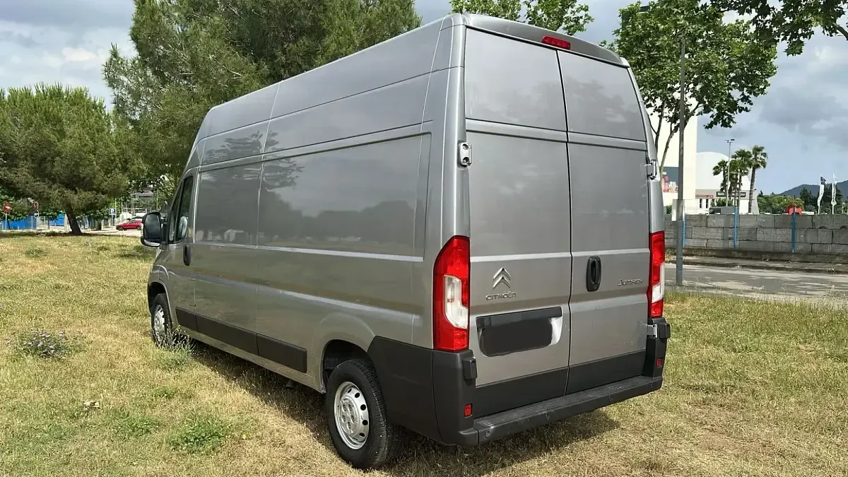 Usado Citroën Jumper 140 CV (102 kW) 2021 Gris Monovolumen