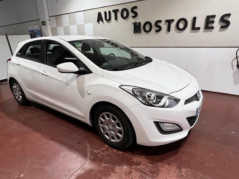Blanco Usado 2015 Hyundai i30 Berlina | 6750 € (Precio justo) - Imagen 1/4