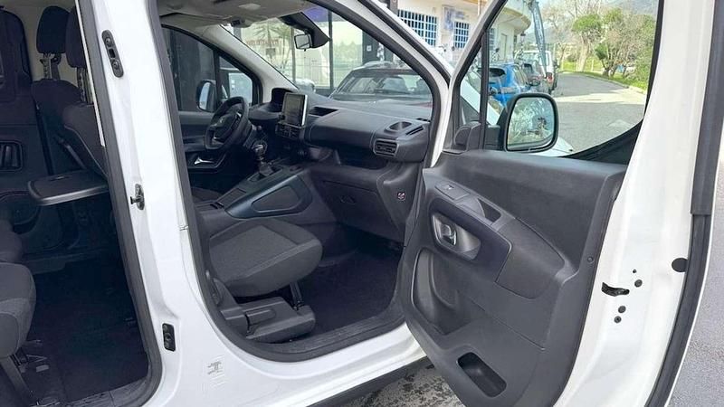 Usado Peugeot Rifter Allure 99 CV (72 kW) 2022 Blanco Monovolumen