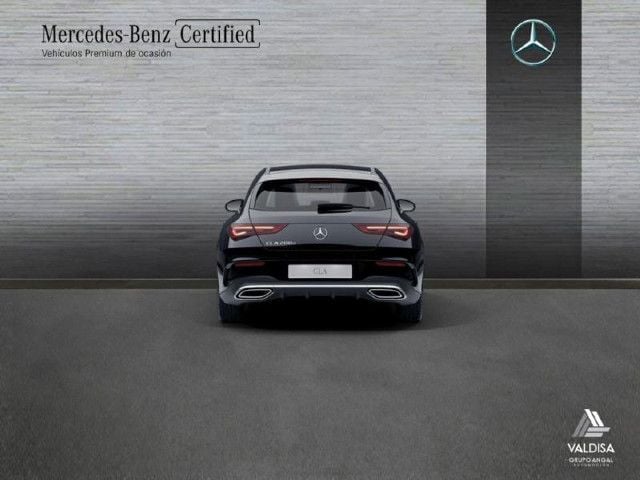 Usado Mercedes CLA200 Shooting Brake AMG line 150 CV (110 kW) 2023 Negro noche Familiar