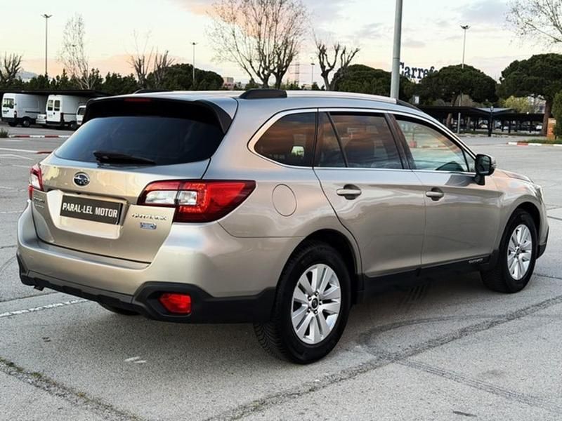 Usado Subaru Outback 150 CV (110 kW) 2015 Gris Familiar