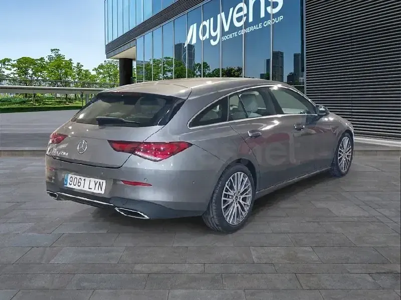 Usado Mercedes CLA220 Shooting Brake 190 CV (139 kW) 2022 Gris Familiar