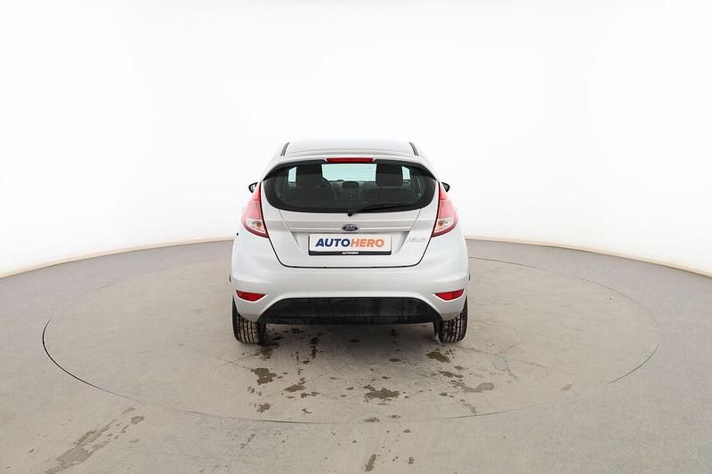 Usado Ford Fiesta Trend 82 CV (60 kW) 2017 Gris Berlina