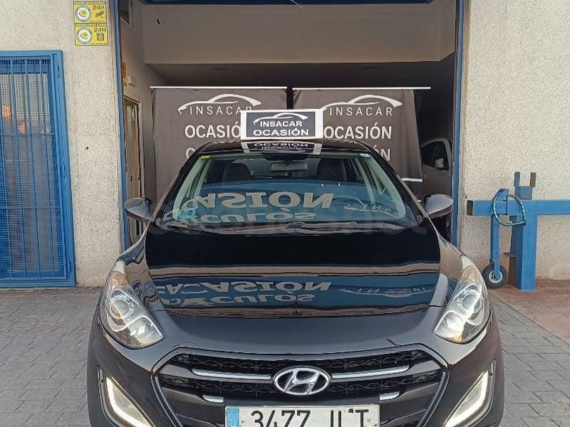 Usado Hyundai i30 100 CV (73 kW) 2016 Negro Berlina