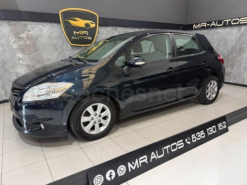 Usado Toyota Auris Active 90 CV (66 kW) 2011 Negro Utilitario