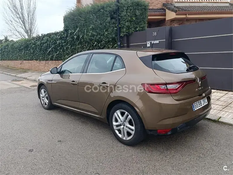 Usado Renault Mégane Intens 110 CV (80 kW) 2016 Marrón Berlina