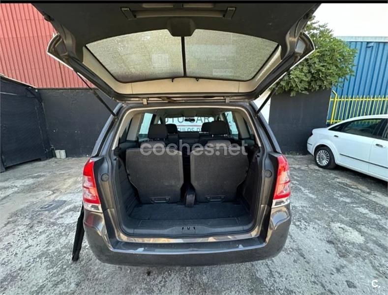 Usado Opel Zafira Family 115 CV (84 kW) 2010 Gris / plata Monovolumen