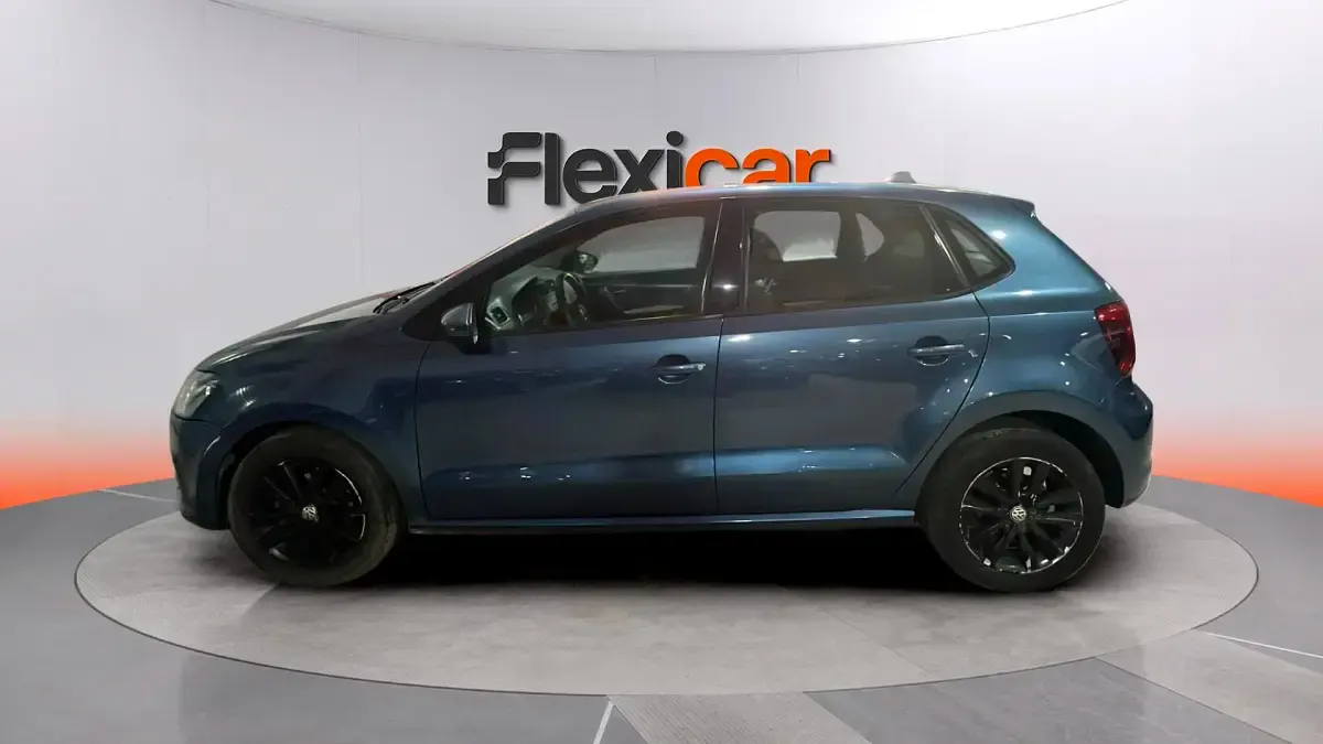 Usado VW Polo 90 CV (66 kW) 2017 Azul Berlina