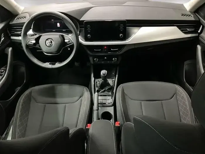 Usado Skoda Kamiq Ambition 110 CV (80 kW) 2022 Rojo SUV