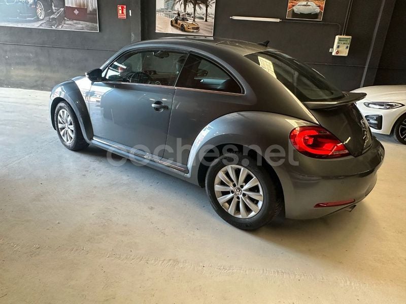 Usado VW Beetle Design 105 CV (77 kW) 2014 Gris / plata Utilitario