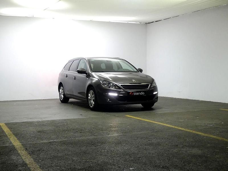 Usado Peugeot 308 Allure 130 CV (95 kW) 2015 Marrón Familiar