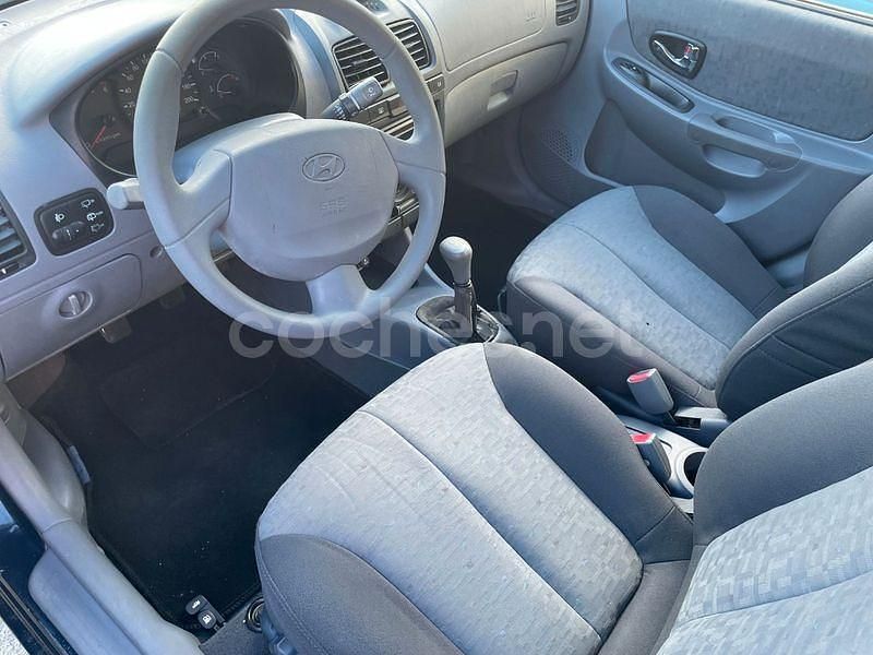 Usado Hyundai Accent GLS 81 CV (59 kW) 2004 Azul Berlina