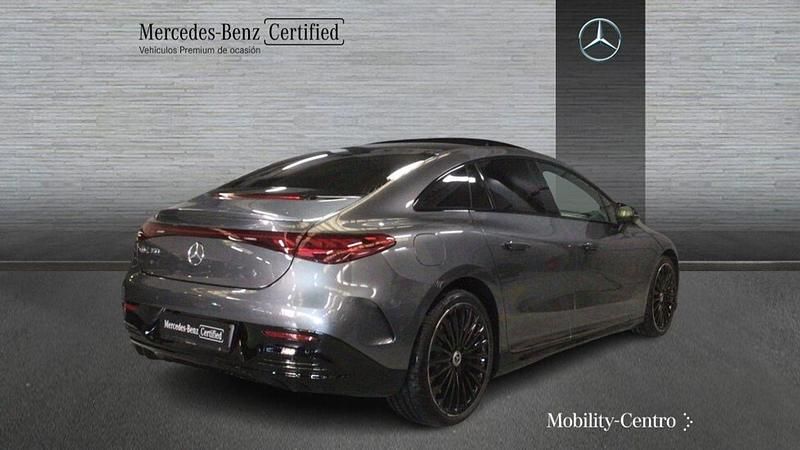 Usado Mercedes EQE350 AMG line 214 kW (292 CV) 2024 Selenitgrey  metallic paint Berlina