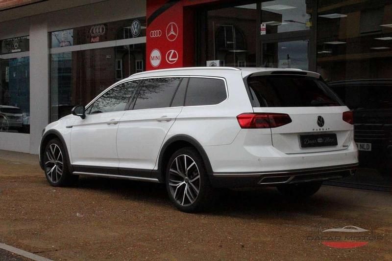 Usado VW Passat Alltrack 200 CV (147 kW) 2021 Blanco Familiar