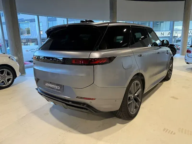 Usado Land Rover Range Rover Sport SE Dynamic 300 CV (220 kW) 2025 Gris / plata SUV