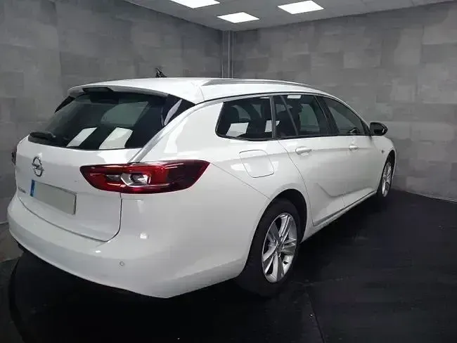 Usado Opel Insignia Business 122 CV (89 kW) 2022 Blanco Familiar
